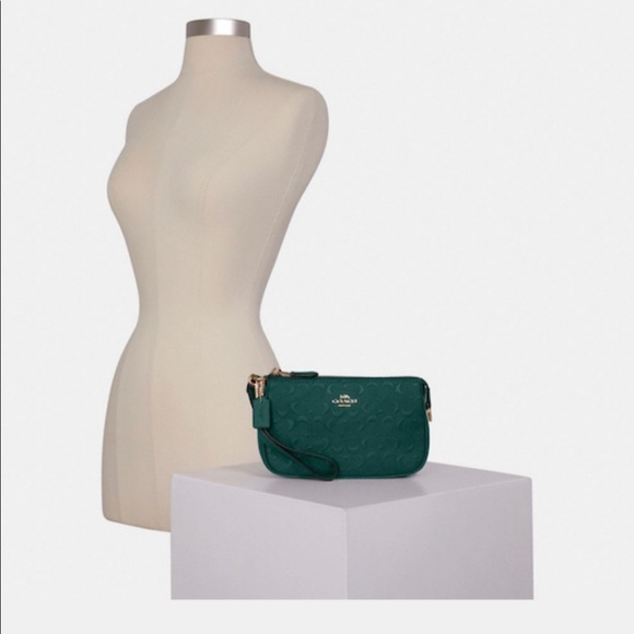 🆕💚💚Coach Nolita 19 Wristlet In Signature Leather💚💚 - Picture 5 of 8